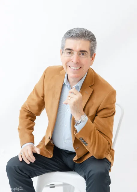 Dr. Ángel E. de Luna.